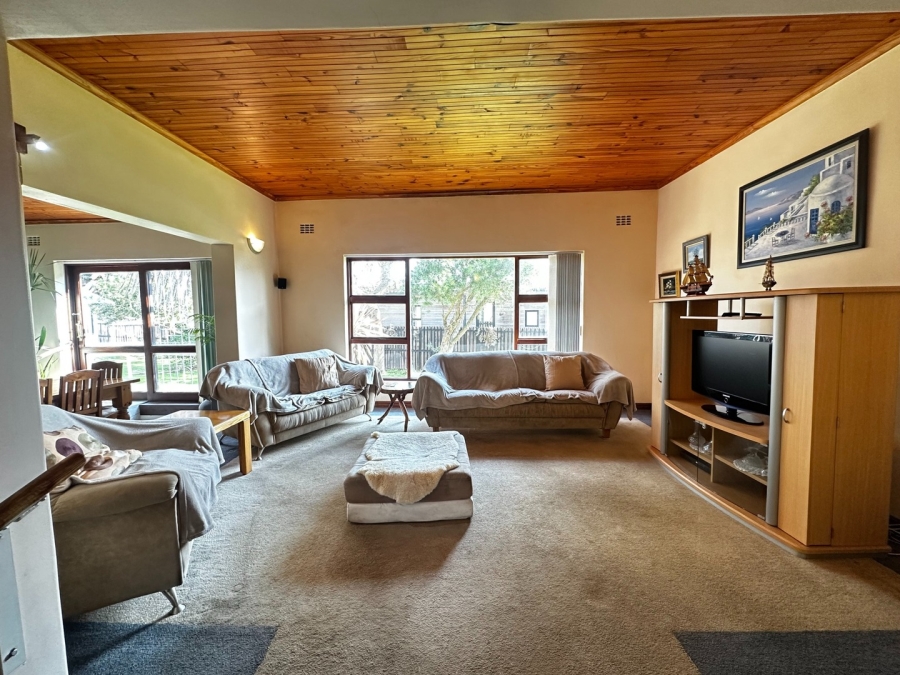 5 Bedroom Property for Sale in Pringle Bay Western Cape